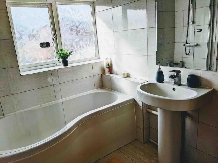 Hidden Gem !Stunning 3 Bedroom Home In Sheffield Handsworth Εξωτερικό φωτογραφία